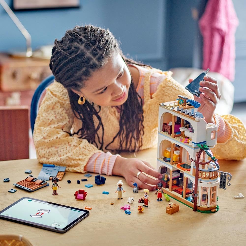 LEGO Castle Bed And Breakfast 6470720/42638 - Image 3