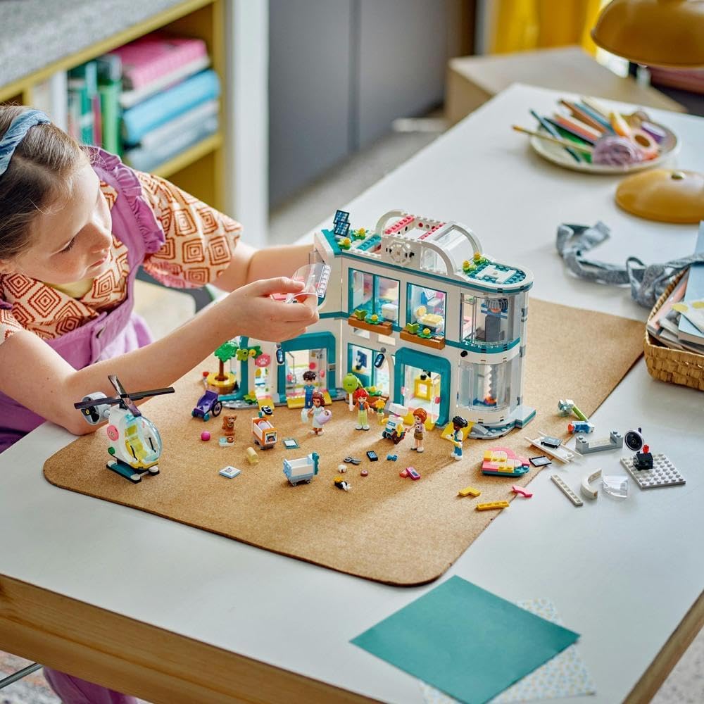 Lego Friends Heartlake City Hospital - Image 3
