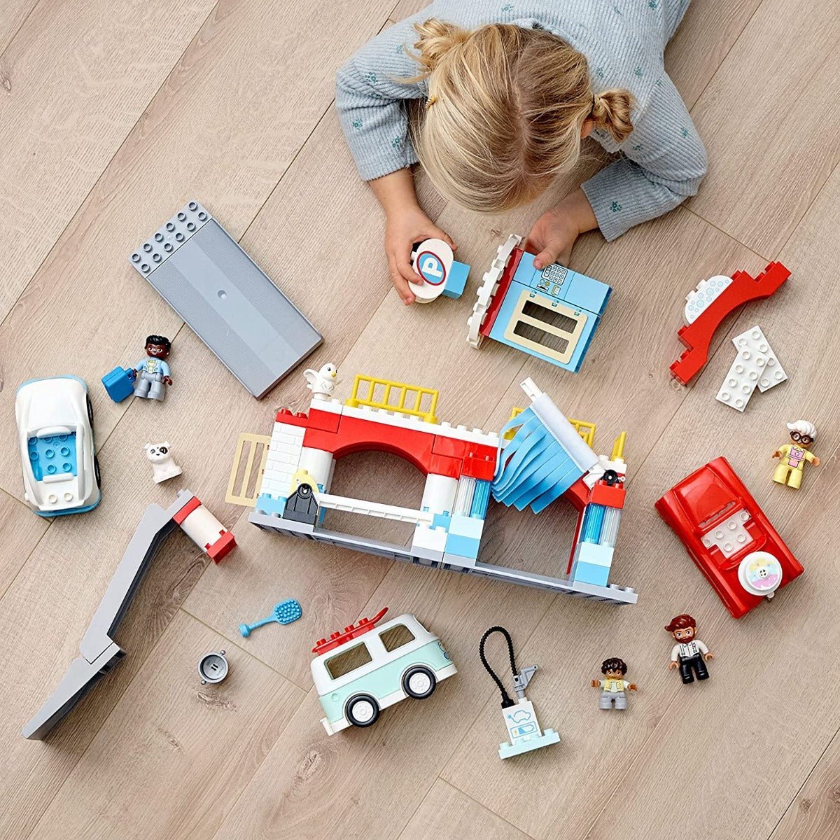 LEGO Parking Garage and Car Wash Set 10948 - Image 4